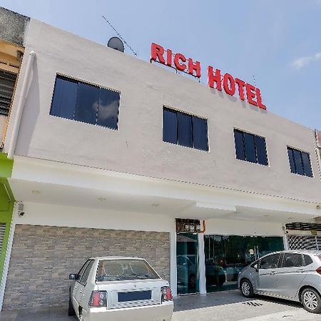 Super Oyo 89495 Rich Hotel Air Hitam Buitenkant foto