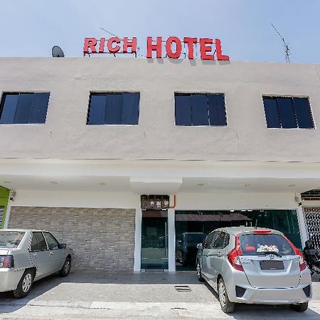 Super Oyo 89495 Rich Hotel Air Hitam Buitenkant foto