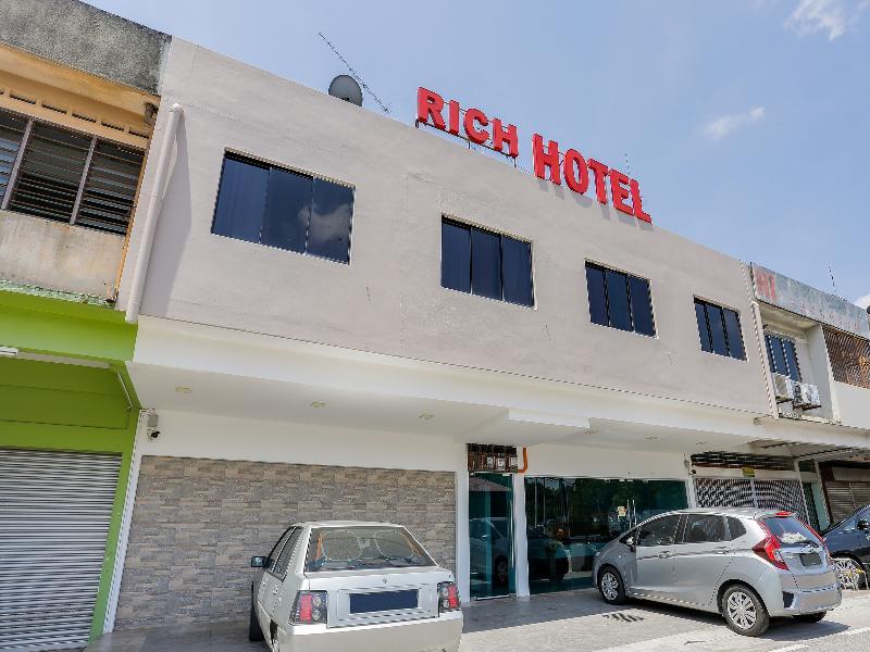 Super Oyo 89495 Rich Hotel Air Hitam Buitenkant foto